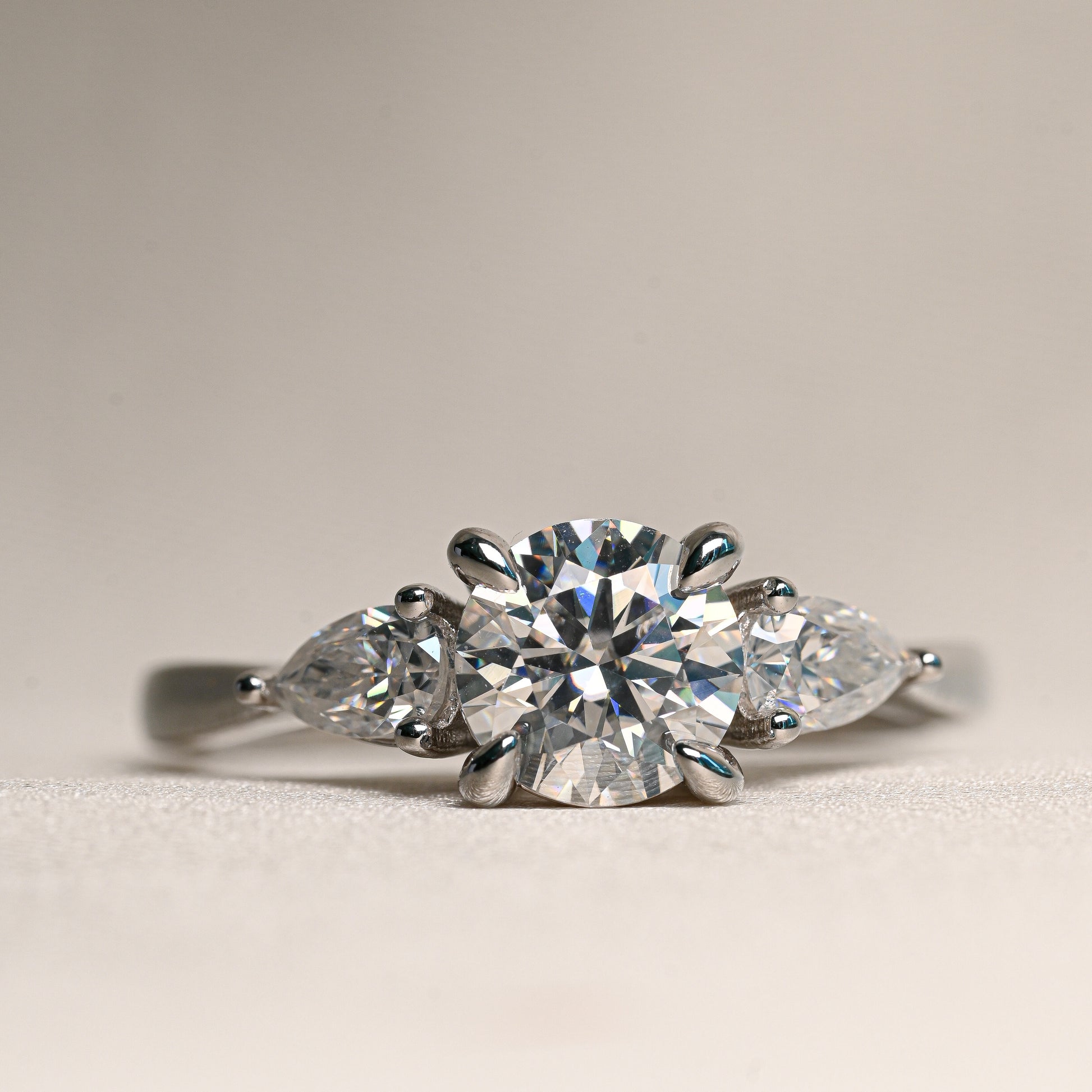 AMINA Moissanite Ring 1 carat x 0.25 carat