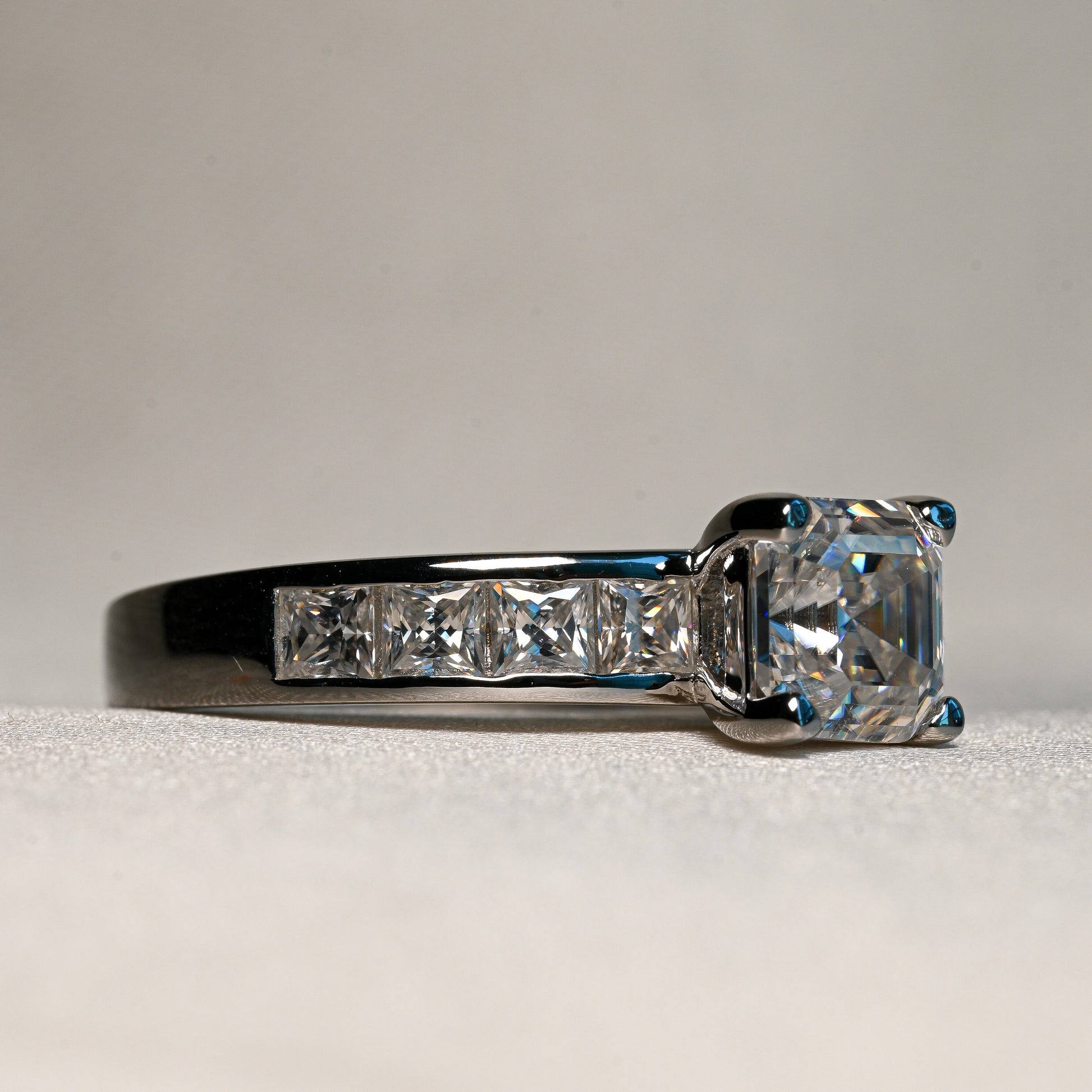 RAYA Moissanite Ring 1ct