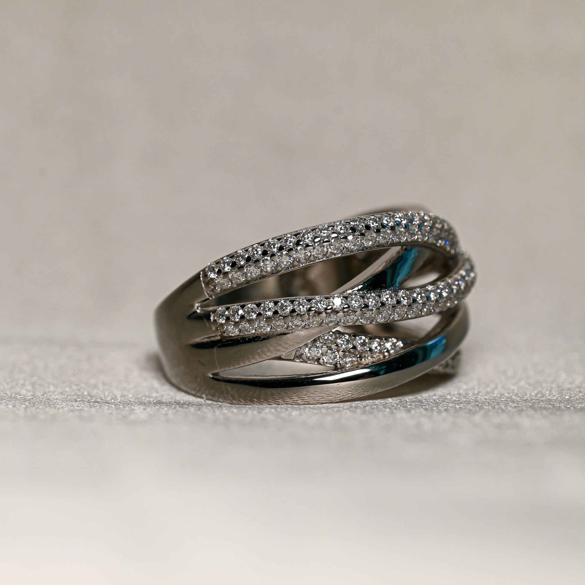 LUNA 2.12ct Round-Cut Moissanite Band in Sterling Silver