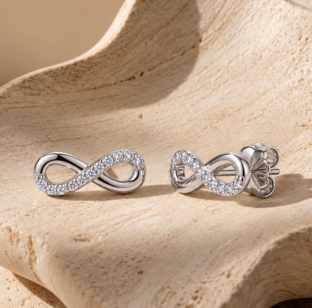 CARRIE Round Cut Moissanite Earrings