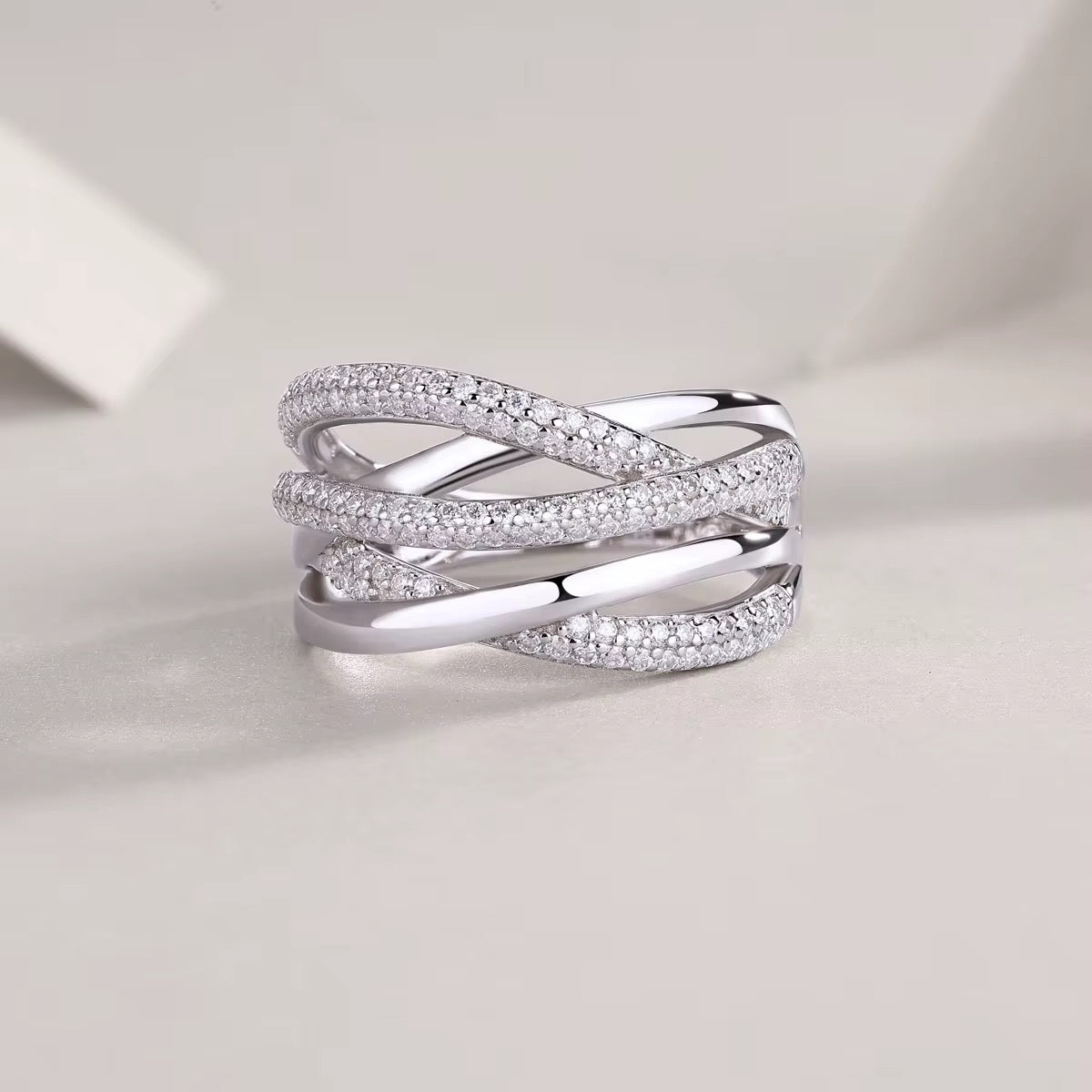 LUNA 2.12ct Round-Cut Moissanite Band in Sterling Silver