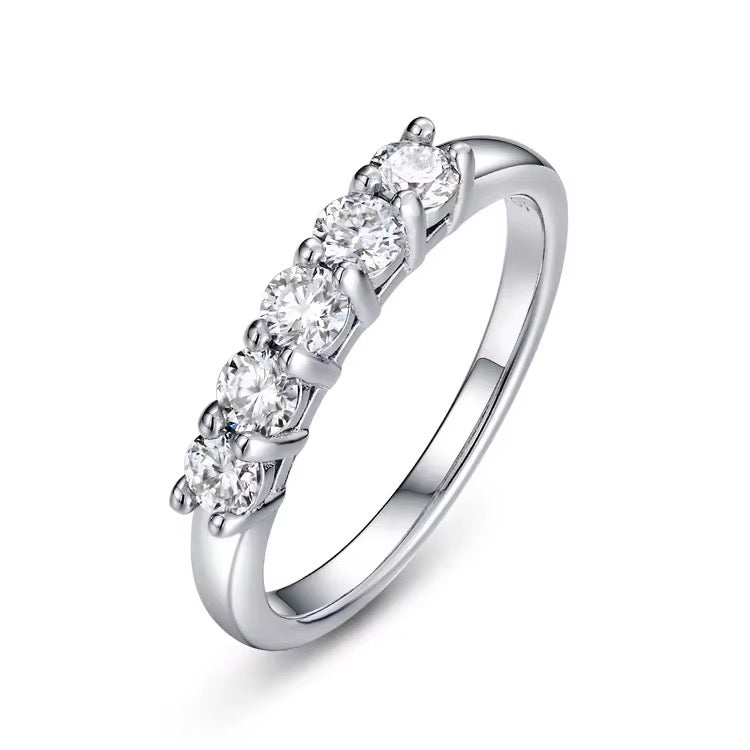 LEAH 0.3ct (4 mm) Moissanite Band in Sterling Silver
