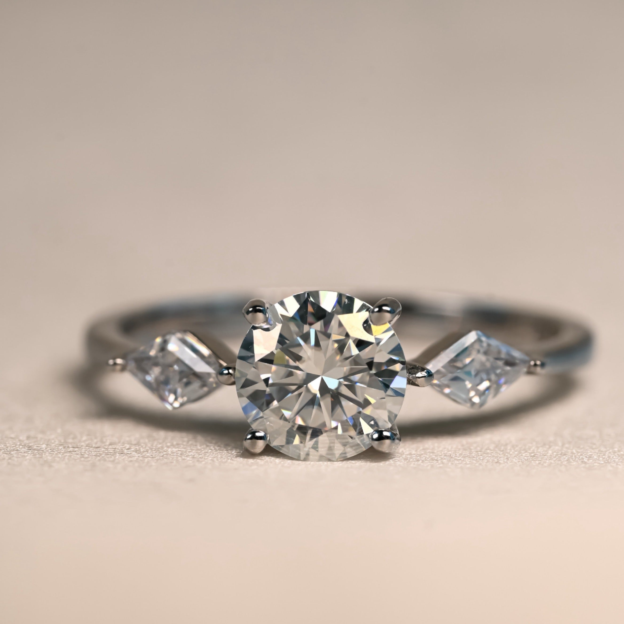 CELESTE Moissanite Ring 1ct