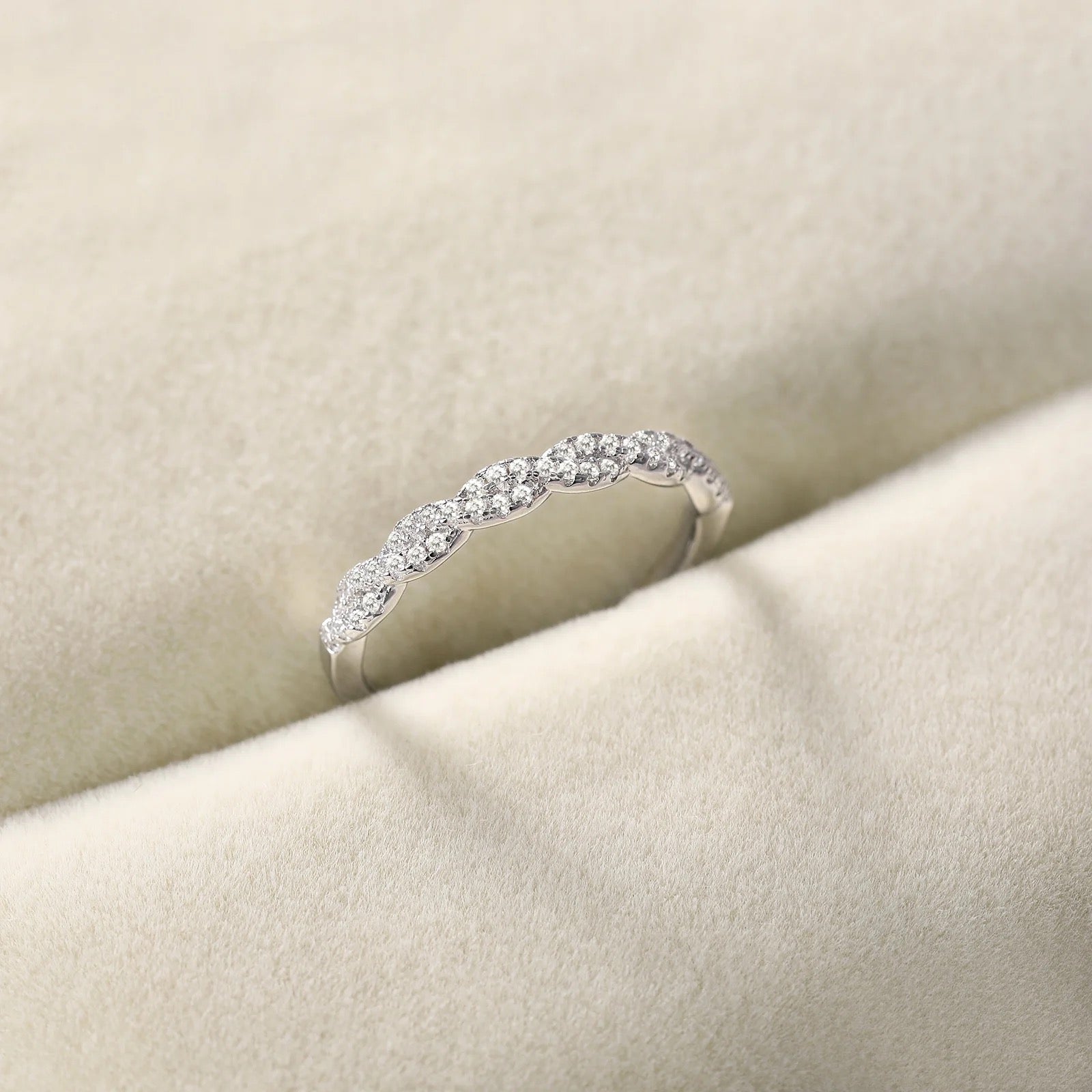 SYHA Moissanite band 0.005ct (Half stones)