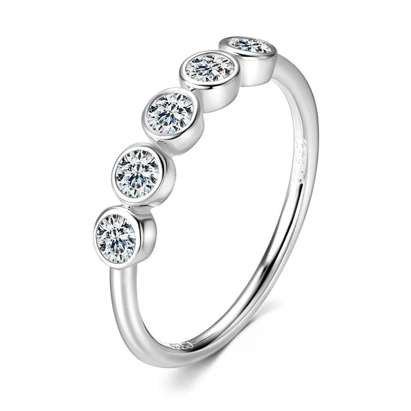 LARY Moissanite Band 0.1ct