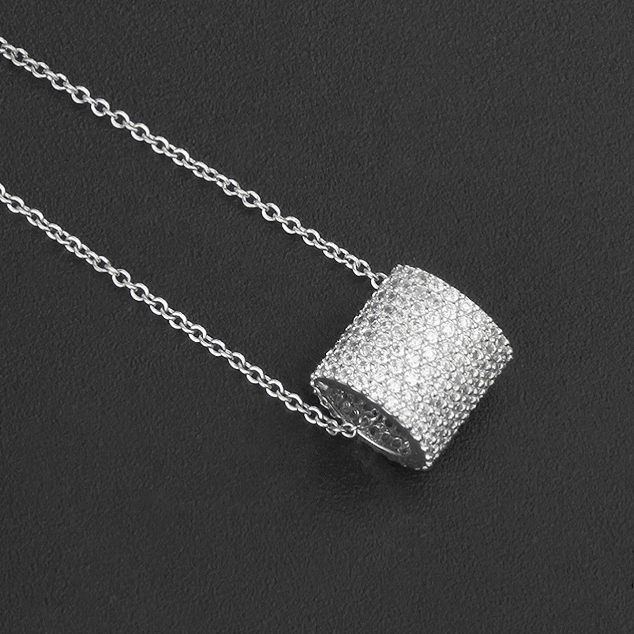 simulated diamond necklace, crafted in sterling silver plated with 18k white gold with rhodium, front side, details of necklace